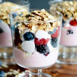 banana split breakfast parfait