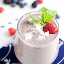 triple berry smoothie