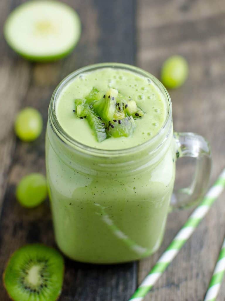 Green Monster Smoothie ~ Super food, detoxing smoothie