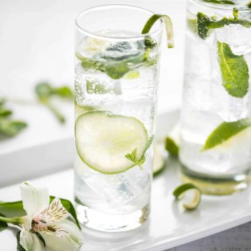 2 glasses of mojito mocktail with fresh lime and mint