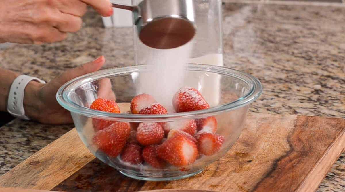 HOW TO FREEZE STRAWBERRIES {3 EASY WAYS} Story