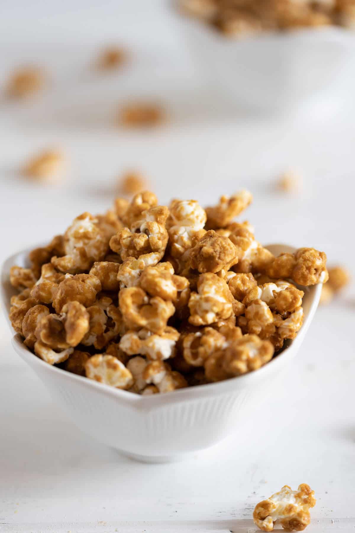 white bowl of gingerbread caramel corn