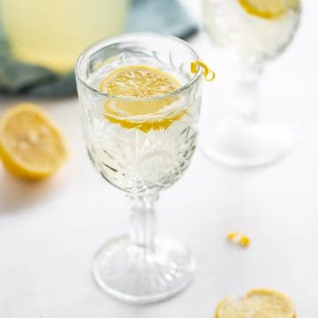 Sugar free lemonade in a stemmed etched glass garnished with a slice of lemon.